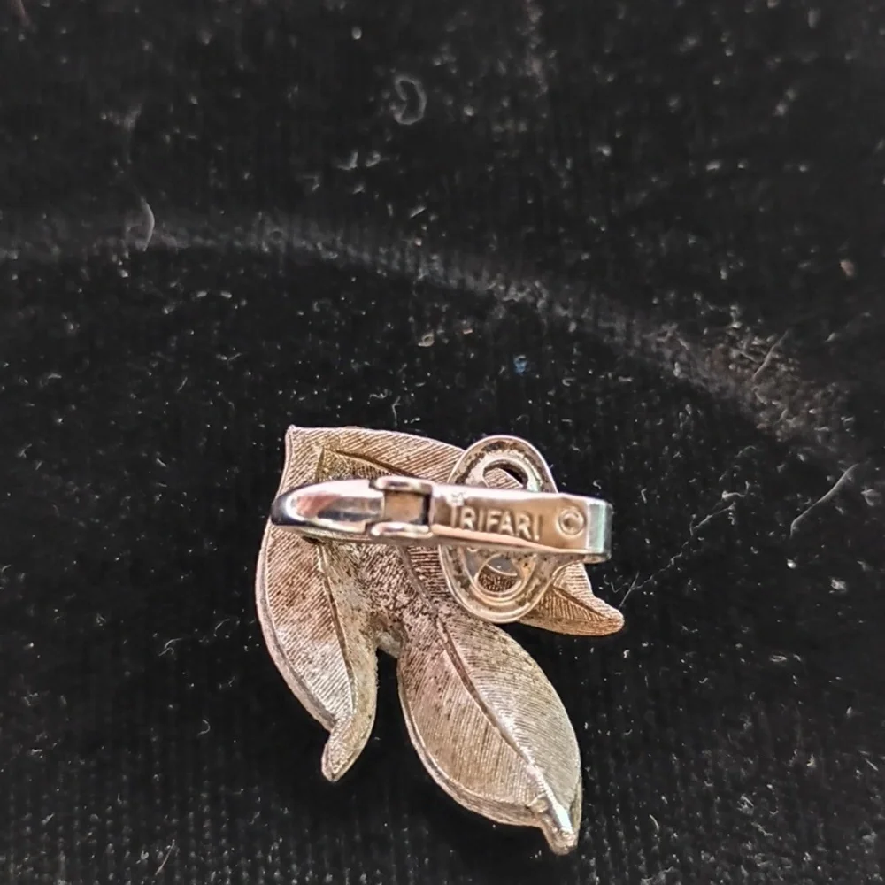 Trifrai Silver Tone Four Leaves Clip On Earrings